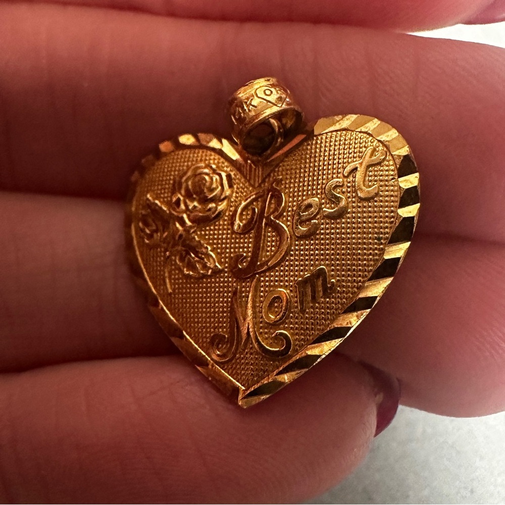 14K Gold Heart 'Best Mom' Pendant with Rose Charm - Picture 2 of 7